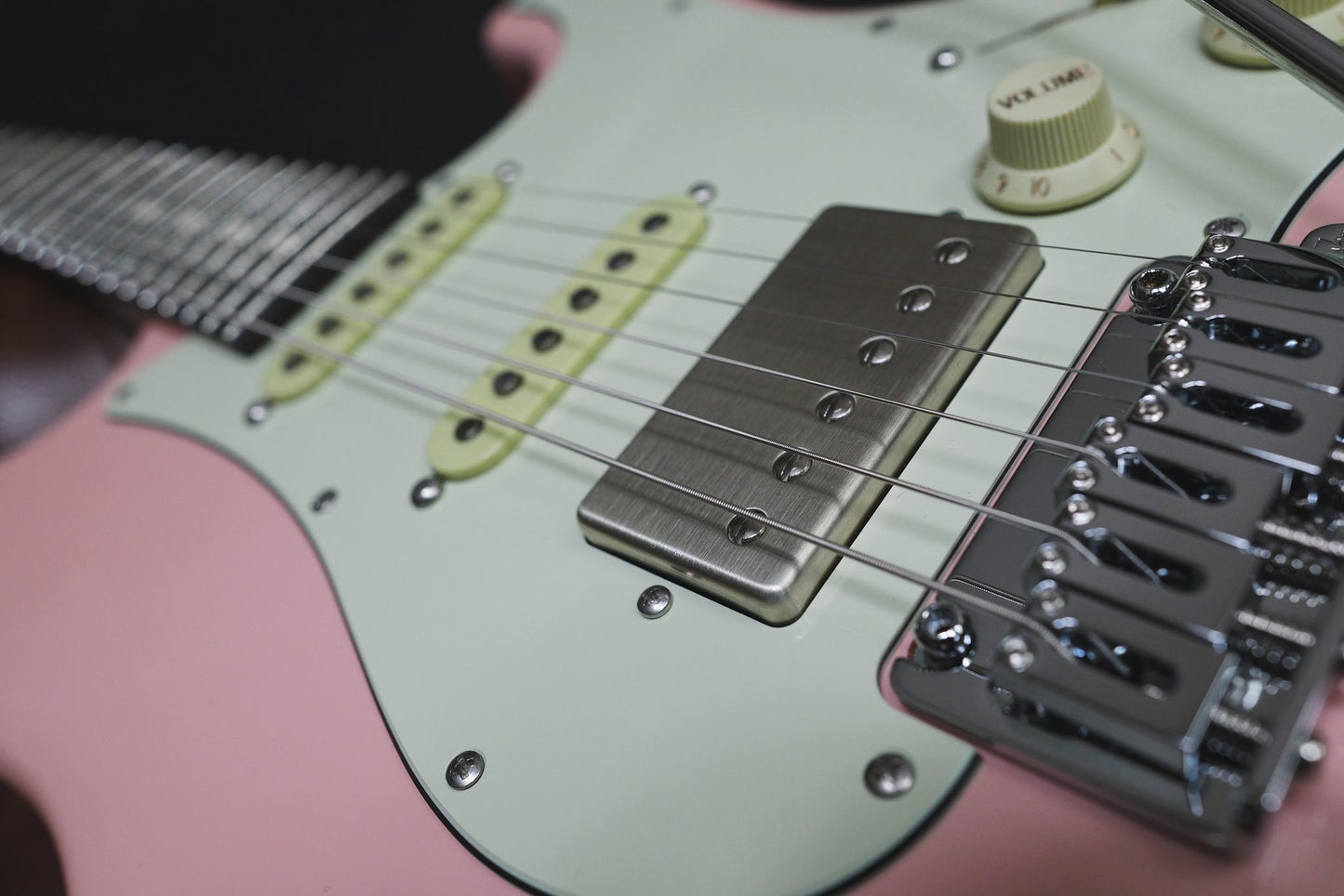 Suhr Classic S Dealer Select 2025 Shell Pink