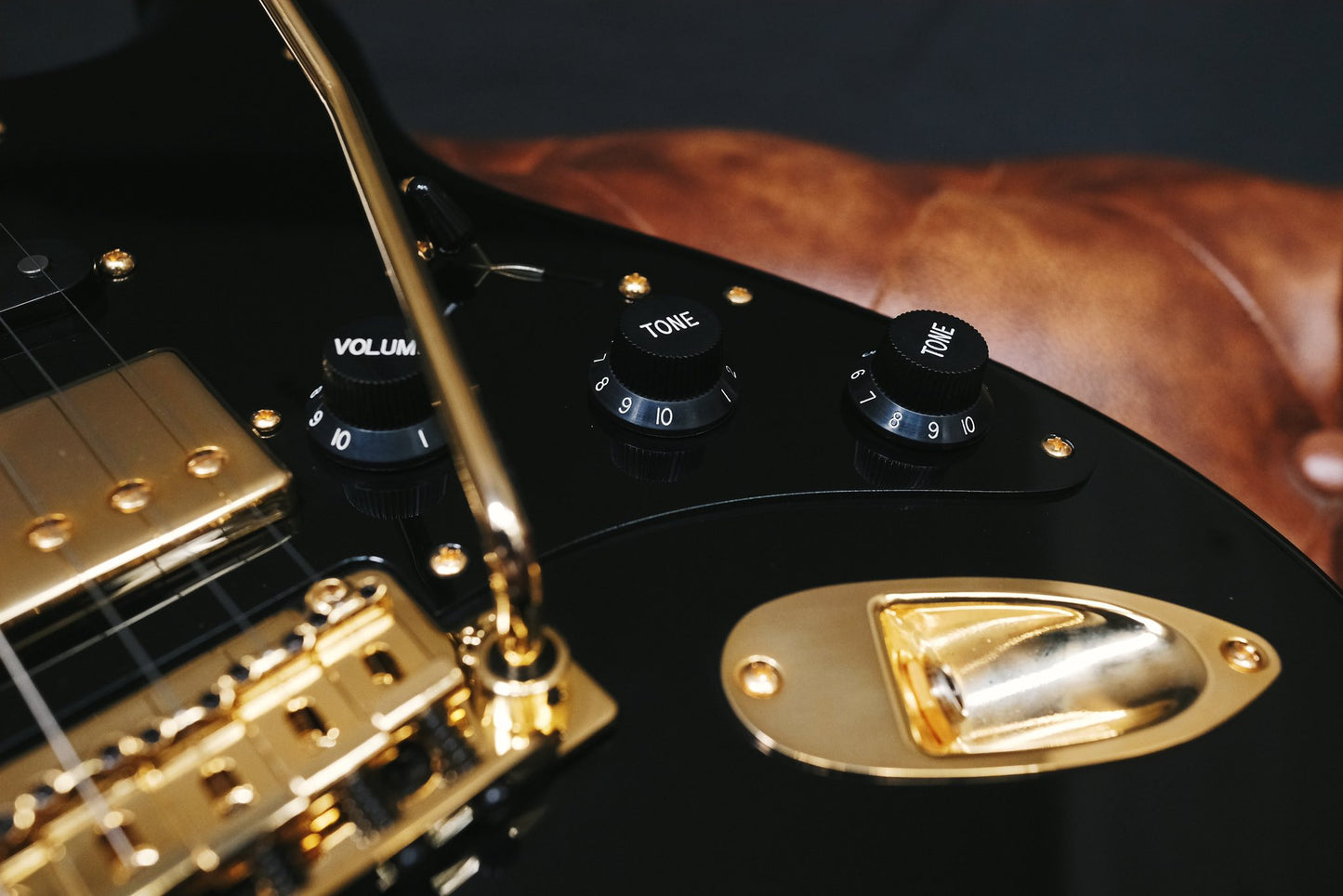 Suhr Mateus Asato Signature Classic S Black