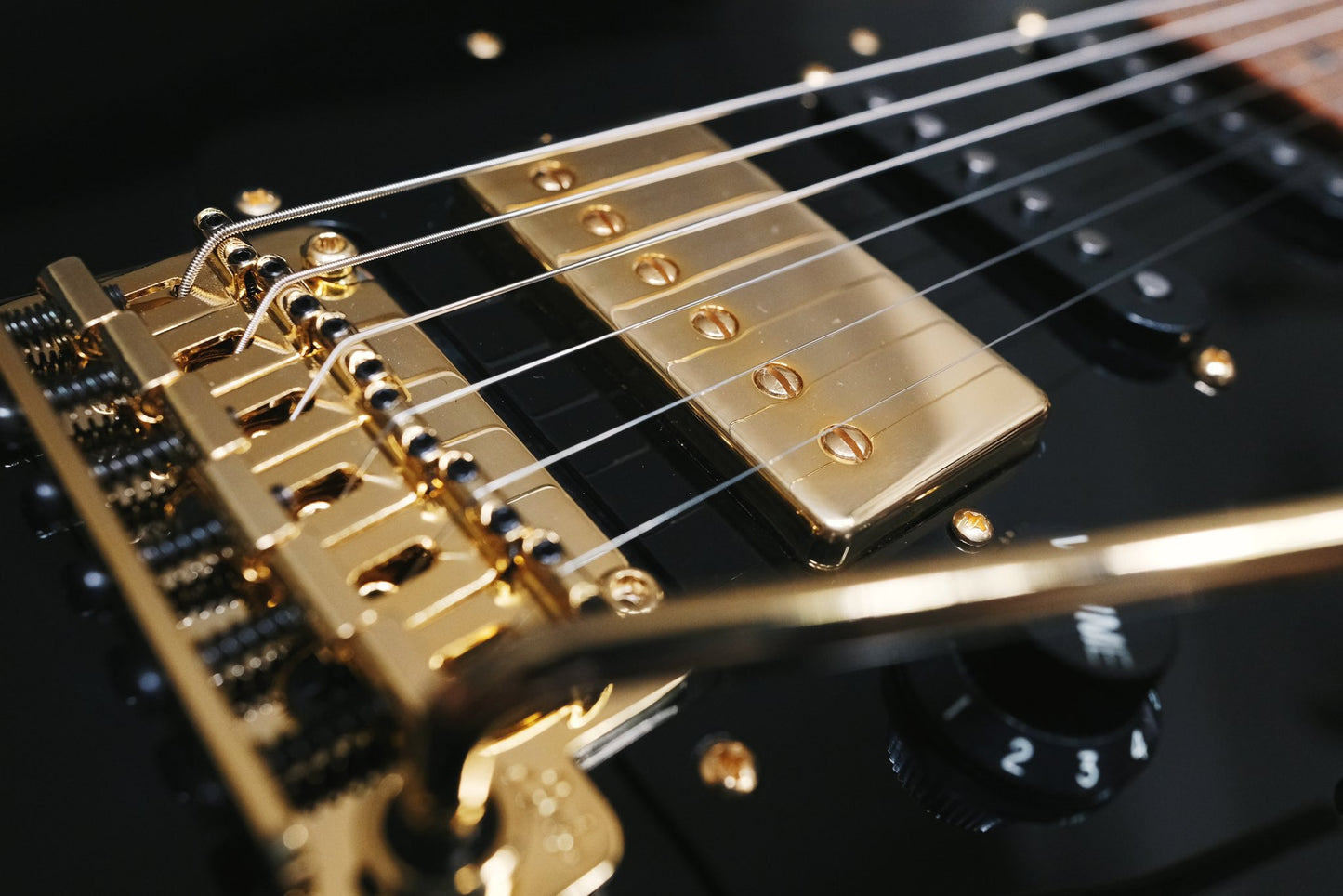 Suhr Mateus Asato Signature Classic S Black