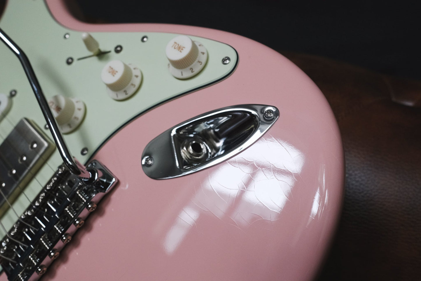 Suhr Mateus Asato Signature Classic S Antique Shell Pink