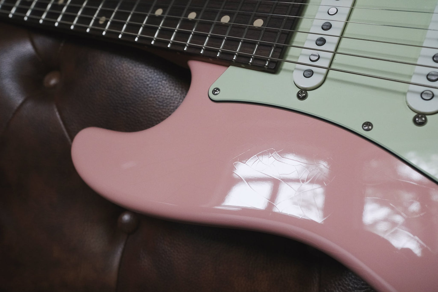 Suhr Mateus Asato Signature Classic S Antique Shell Pink