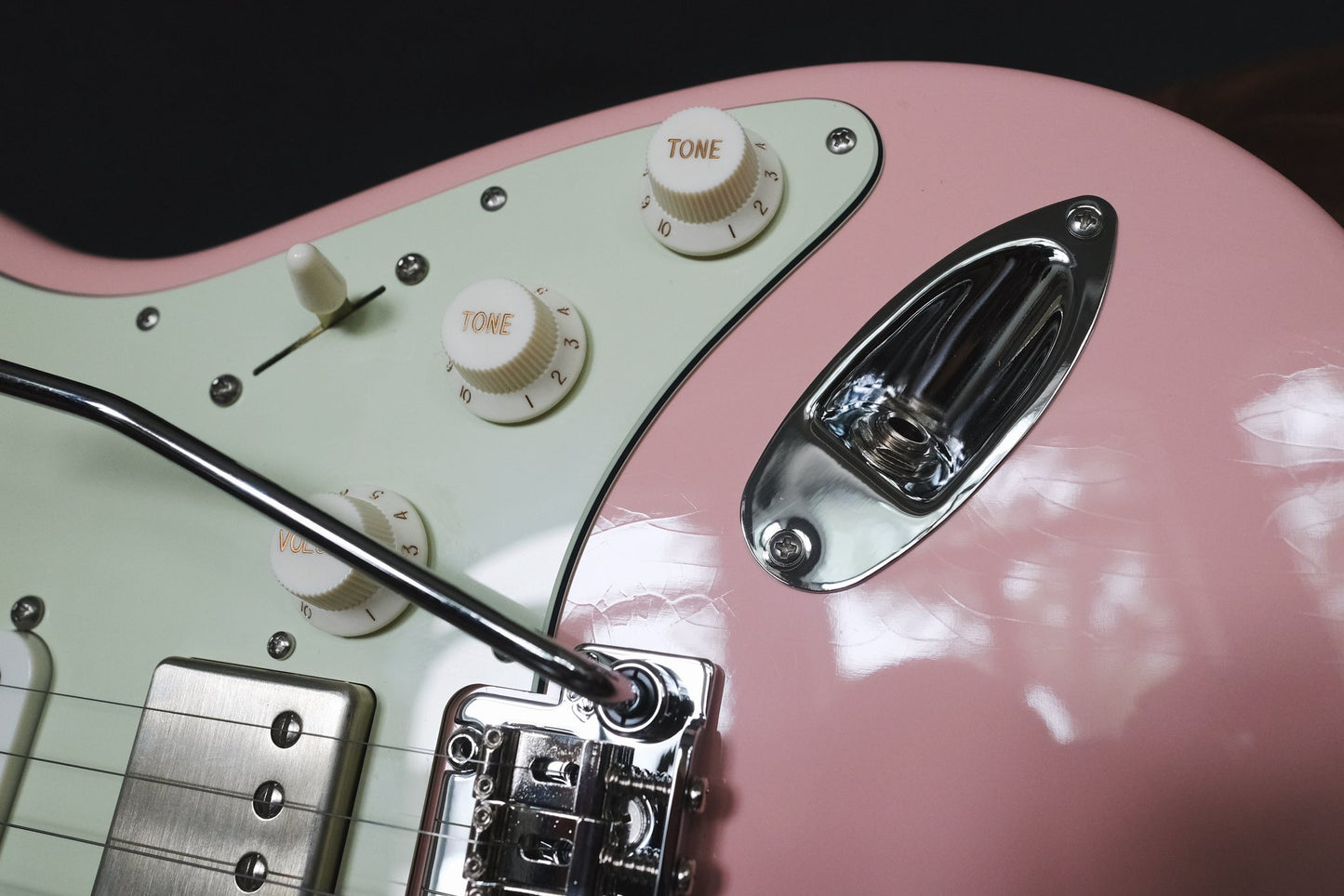 Suhr Mateus Asato Signature Classic S Antique Shell Pink