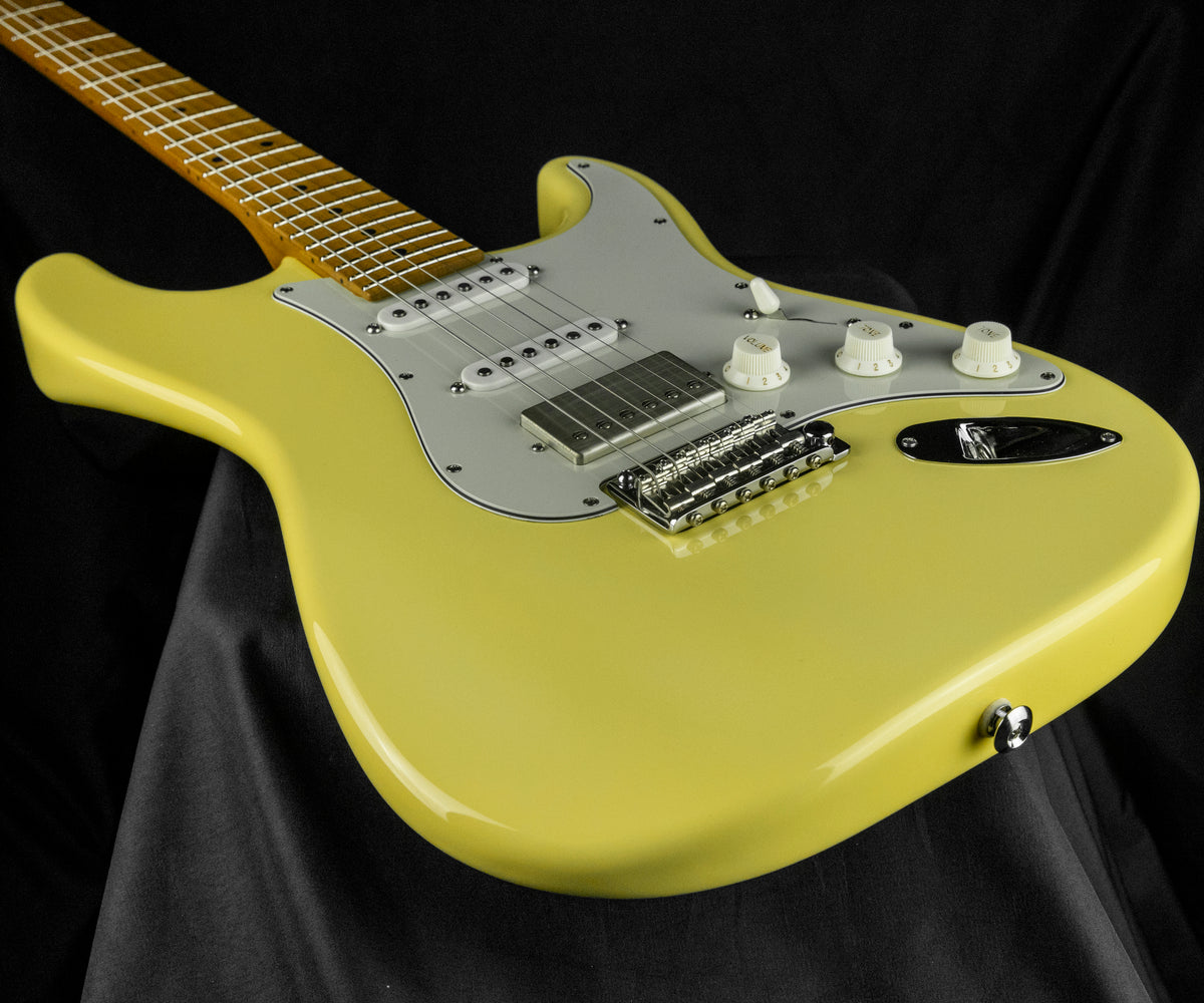 Suhr Classic S Dealer Select Vintage Yellow Roasted Maple Fingerboard