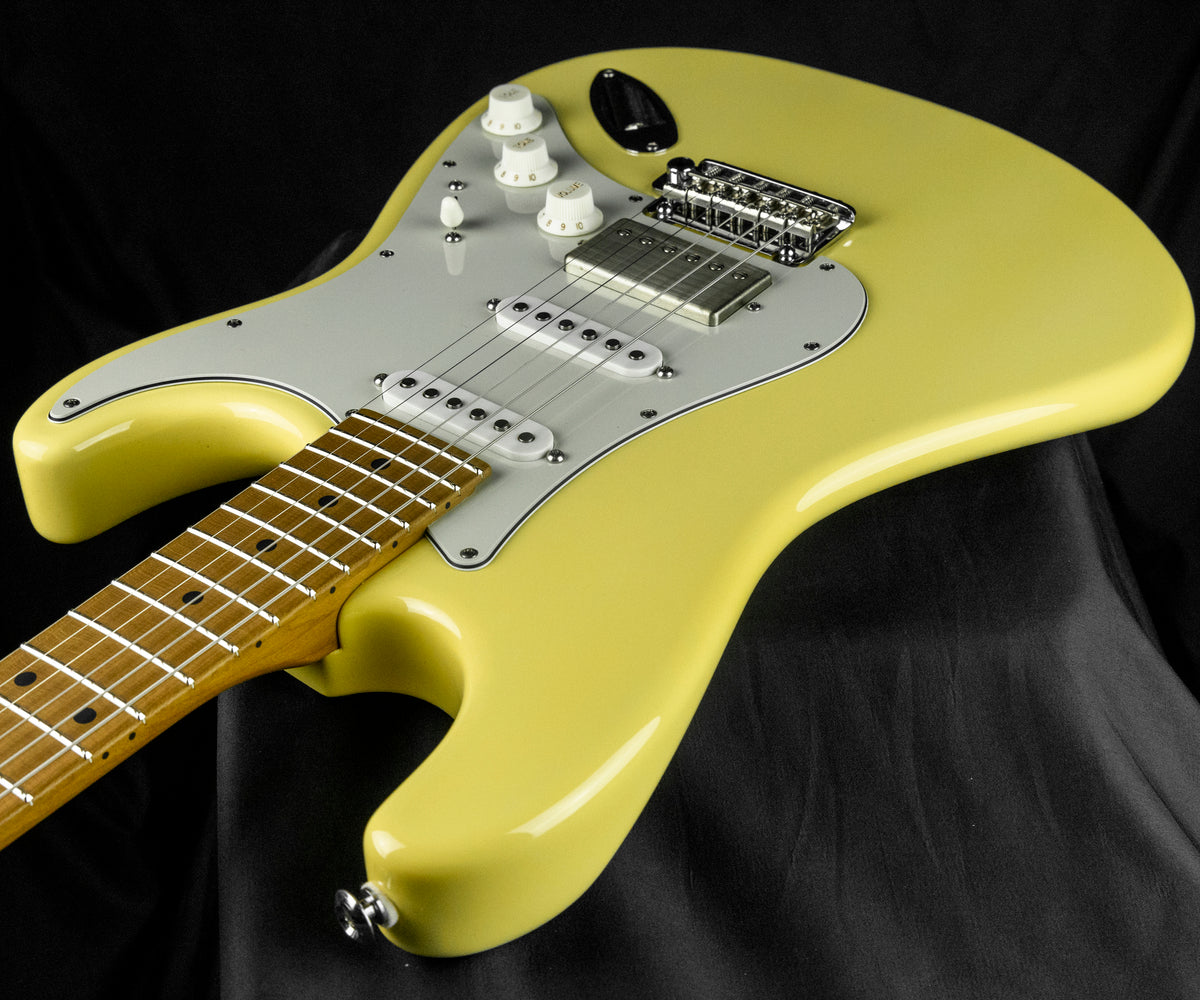 Suhr Classic S Dealer Select Vintage Yellow Roasted Maple Fingerboard