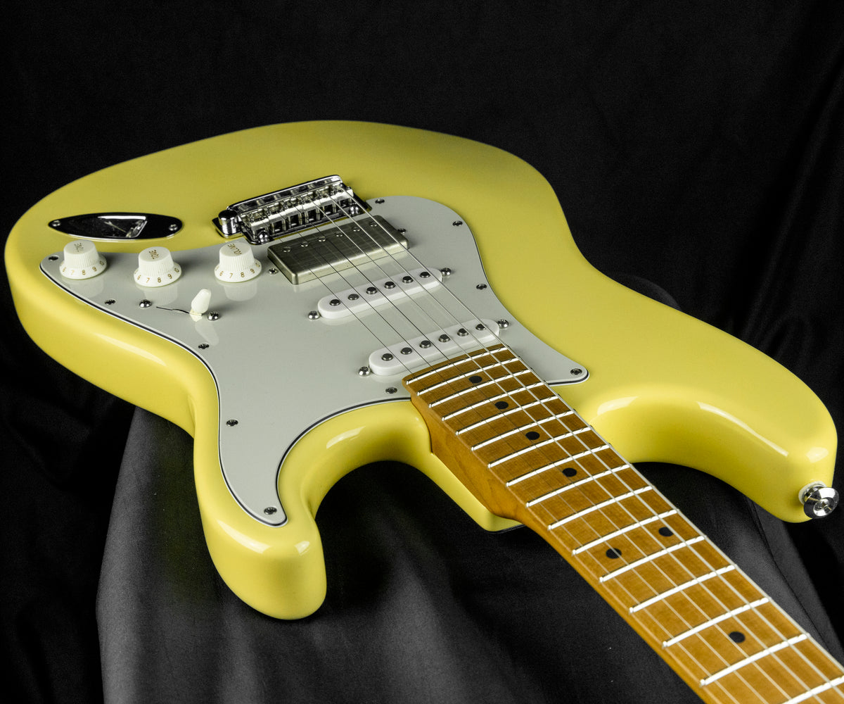 Suhr Classic S Dealer Select Vintage Yellow Roasted Maple Fingerboard