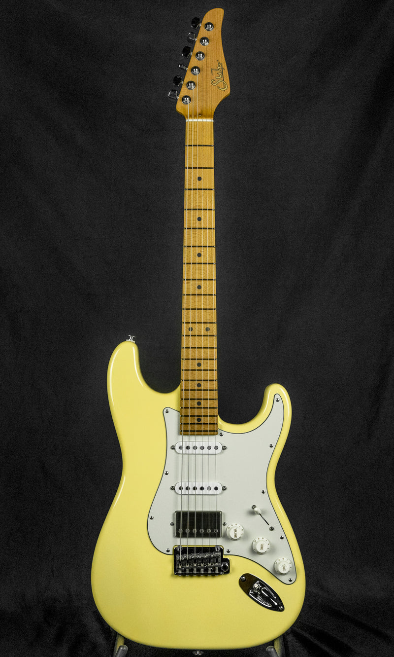 Suhr Classic S Dealer Select Vintage Yellow Roasted Maple Fingerboard