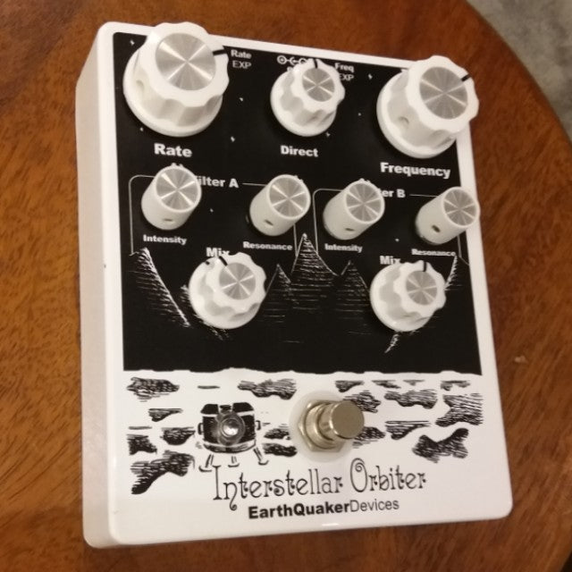 Earthquaker Devices Interstellar Orbiter