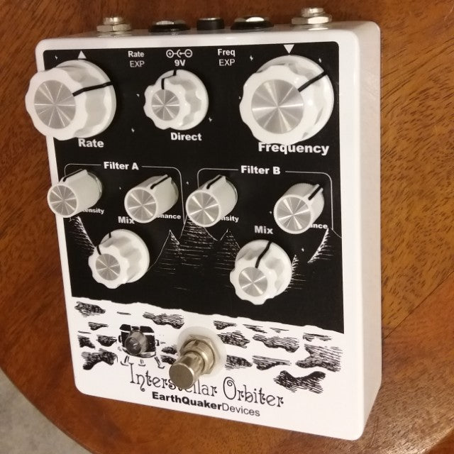 Earthquaker Devices Interstellar Orbiter