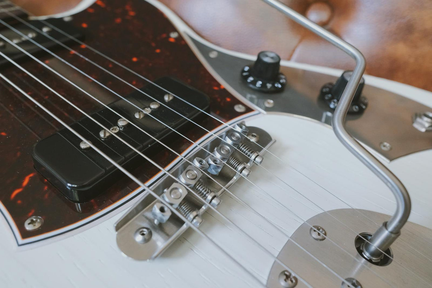 Novo Serus J Custom SS Frets Olympic White