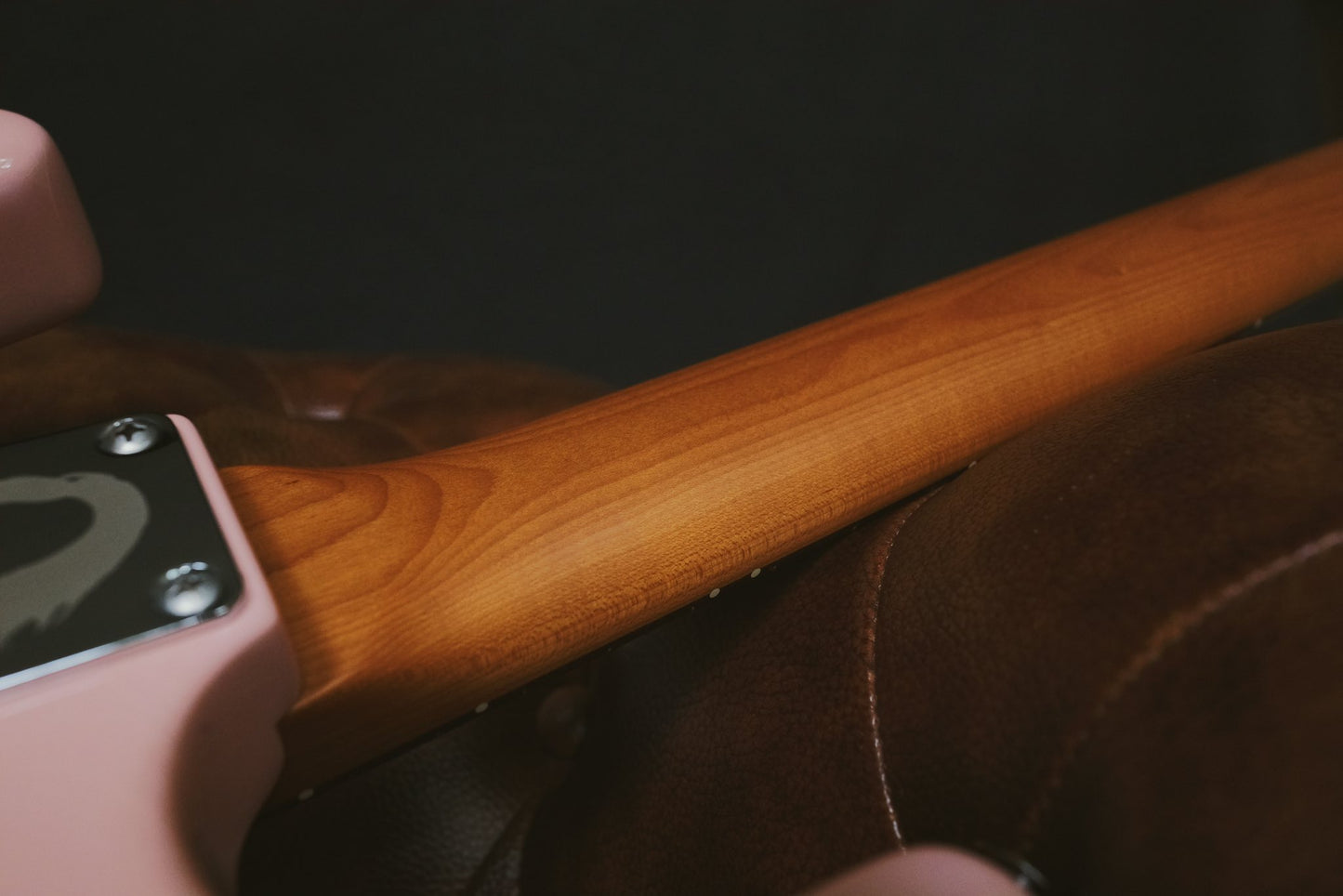 Suhr Mateus Asato Signature Classic S Shell Pink Antique 85619