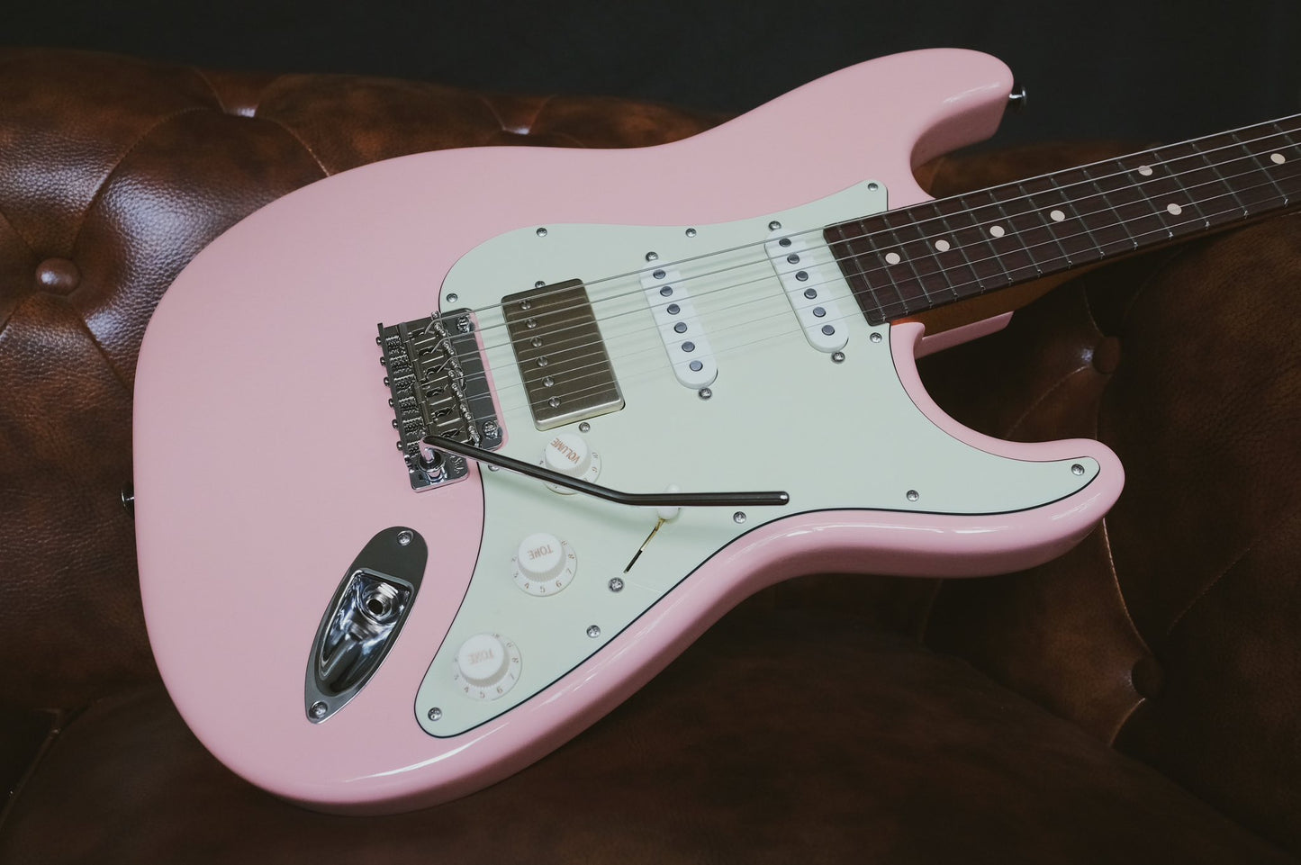 Suhr Mateus Asato Signature Classic S Shell Pink Antique 85619