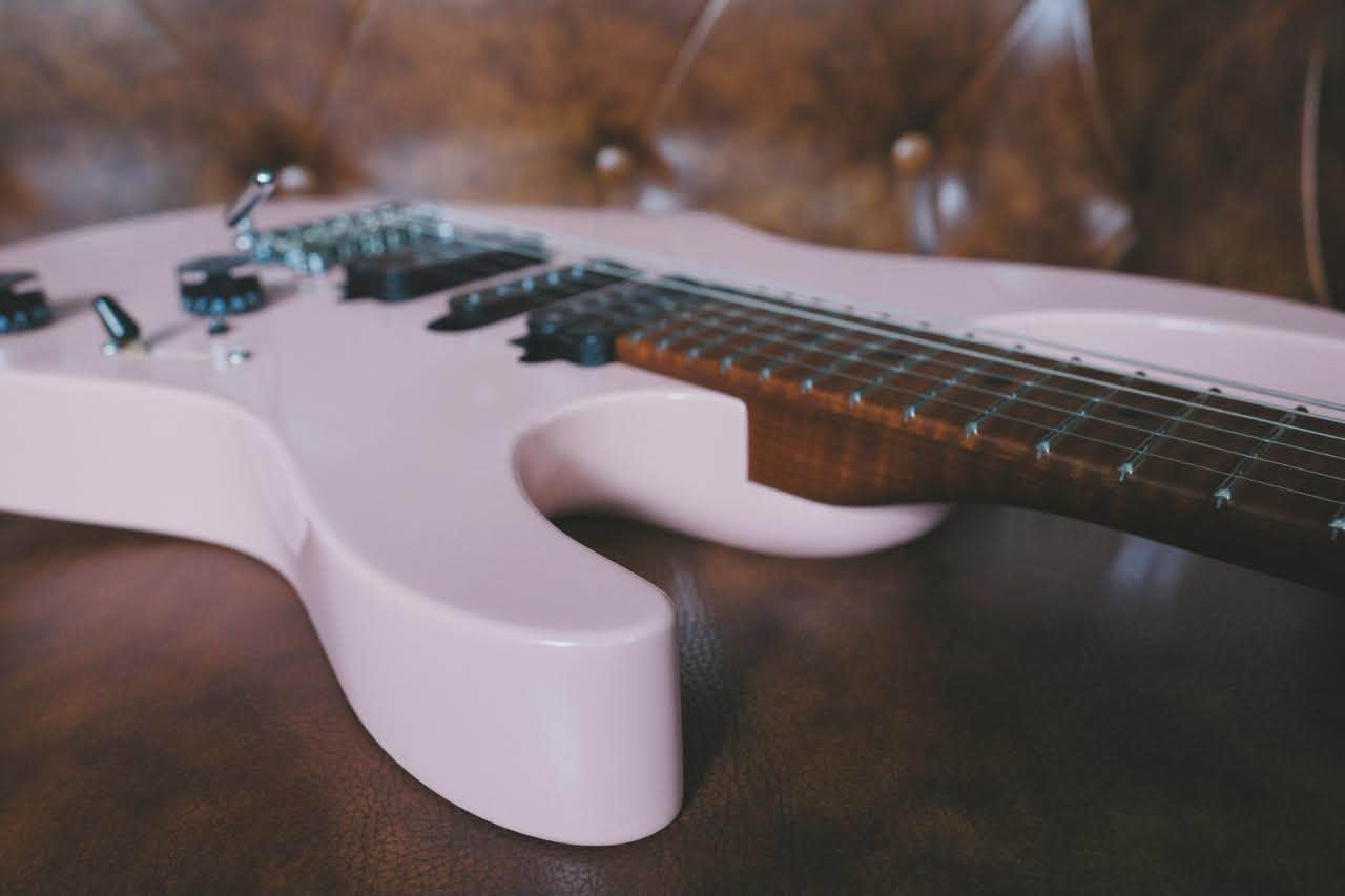 Suhr Modern Antique Limited Edition Shell Pink 90550