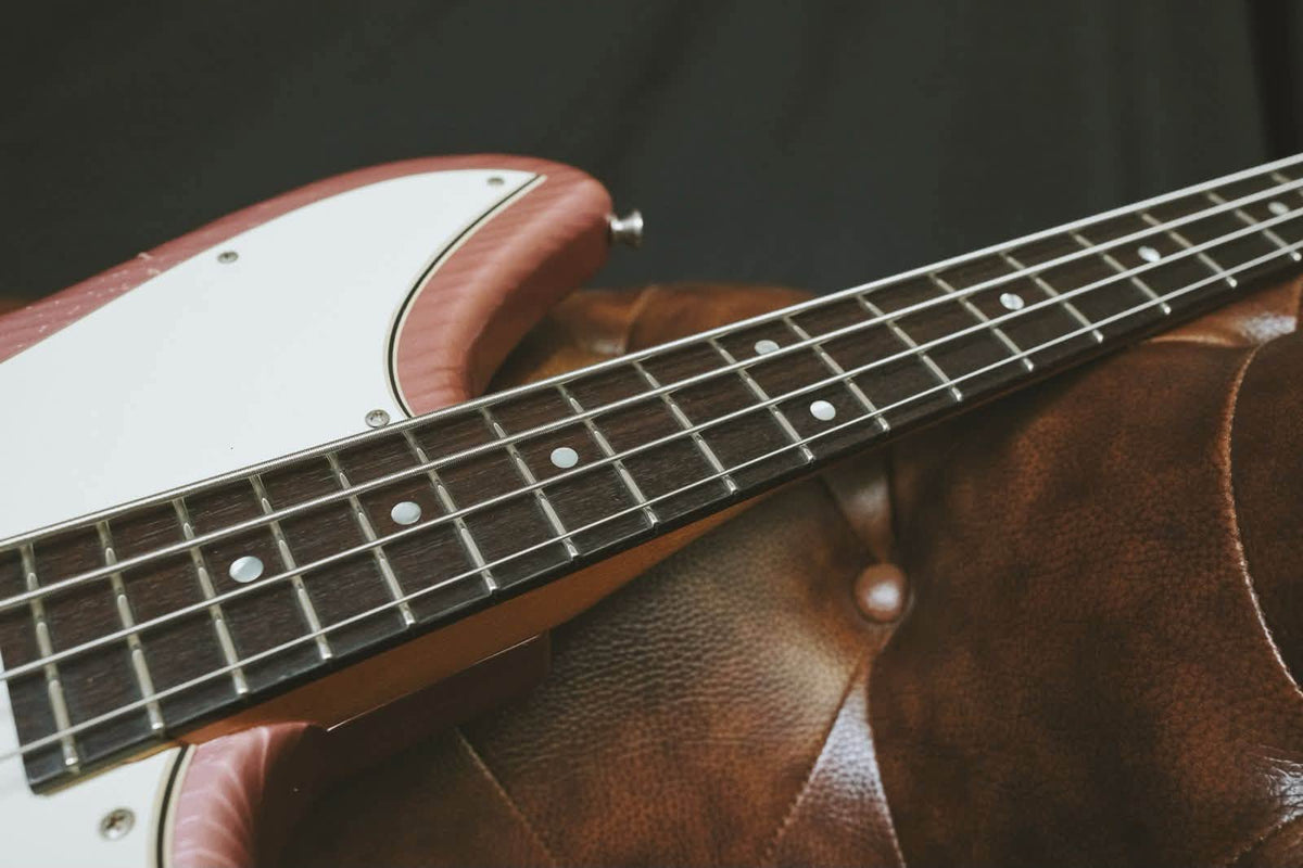 Novo Ivorus Bass - Burgundy Mist