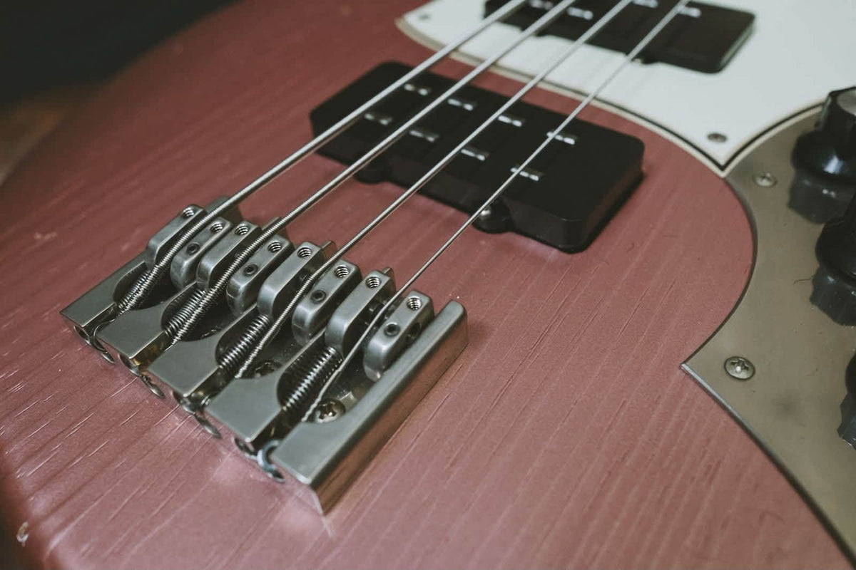 Novo Ivorus Bass - Burgundy Mist