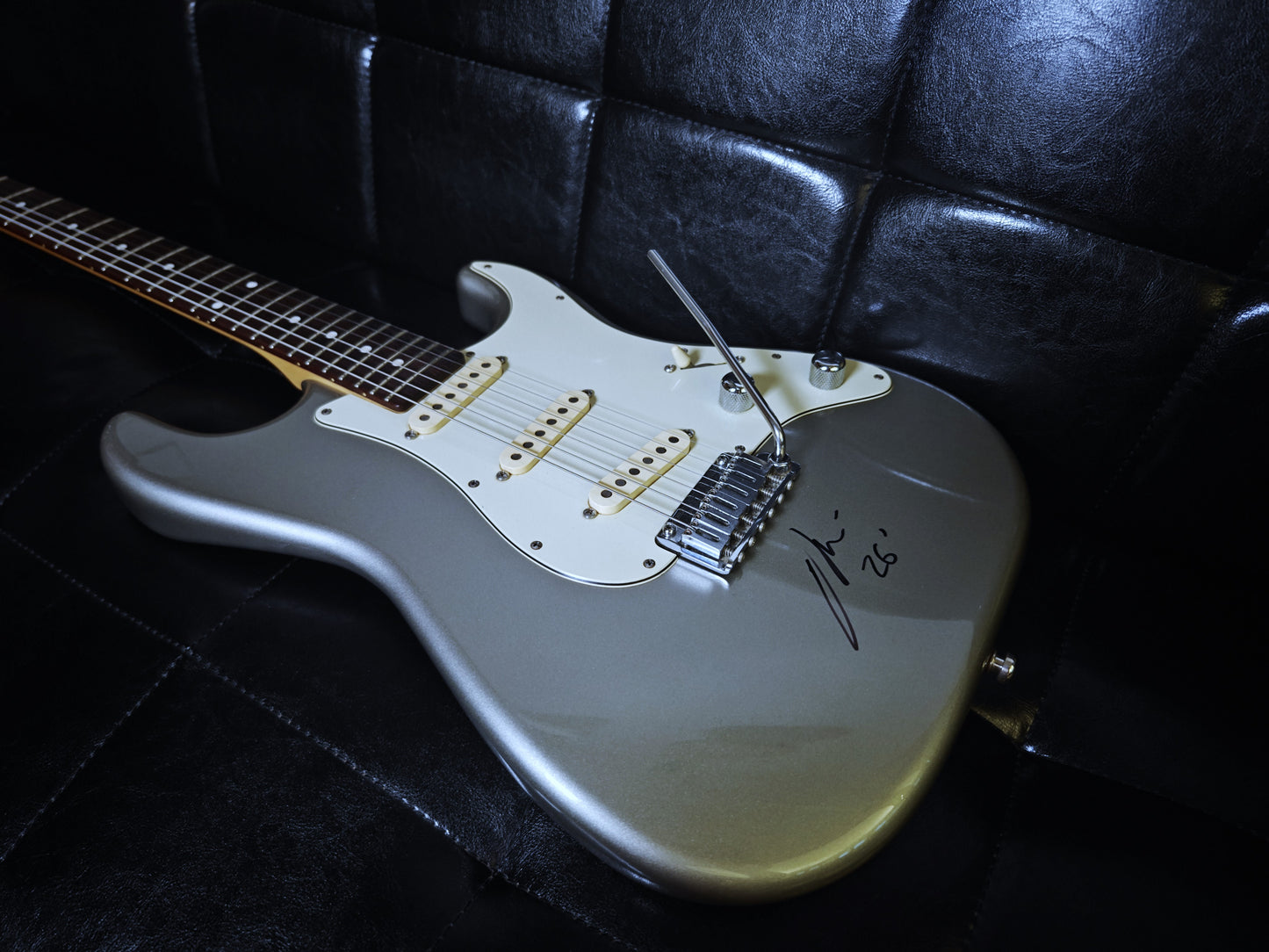 Schecter USA Nick Johnston Atomic Silver Signed By Nick Johnston (Used)